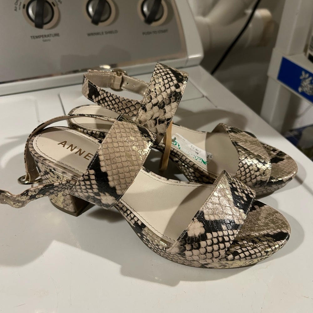 Anne Klein Women's Sandals 8.5 AK Padrino Block Heel Shoes Snake Skin Print Gold